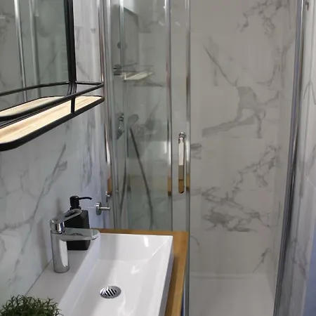 Les Deux Roches Apartment *